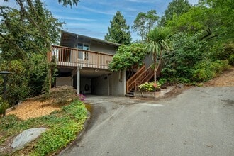 Building Photo - Updated 2 Bedroom/1 Bath 1,350 SF Home in Quiet & Secluded Neighborhood