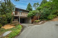 Building Photo - Updated 2 Bedroom/1 Bath 1,350 SF Home in Quiet & Secluded Neighborhood