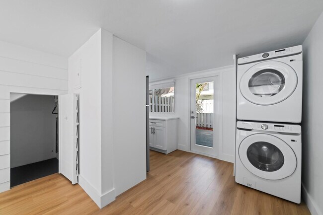 Building Photo - 1951 NE 51st St