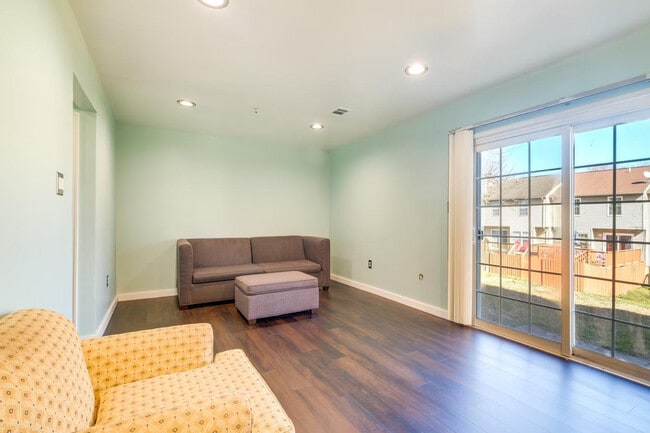 Building Photo - 3 Joyceton Terrace