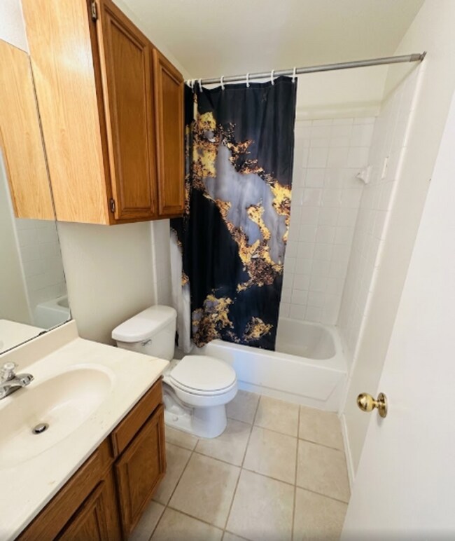 Building Photo - 1111 Horizon Dr