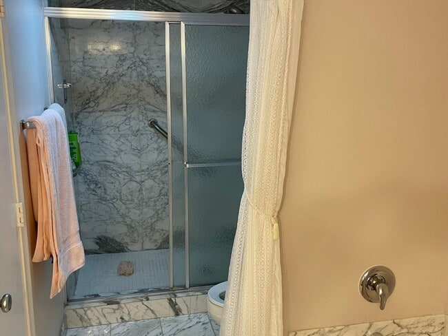 Building Photo - 3400 N Ocean Dr