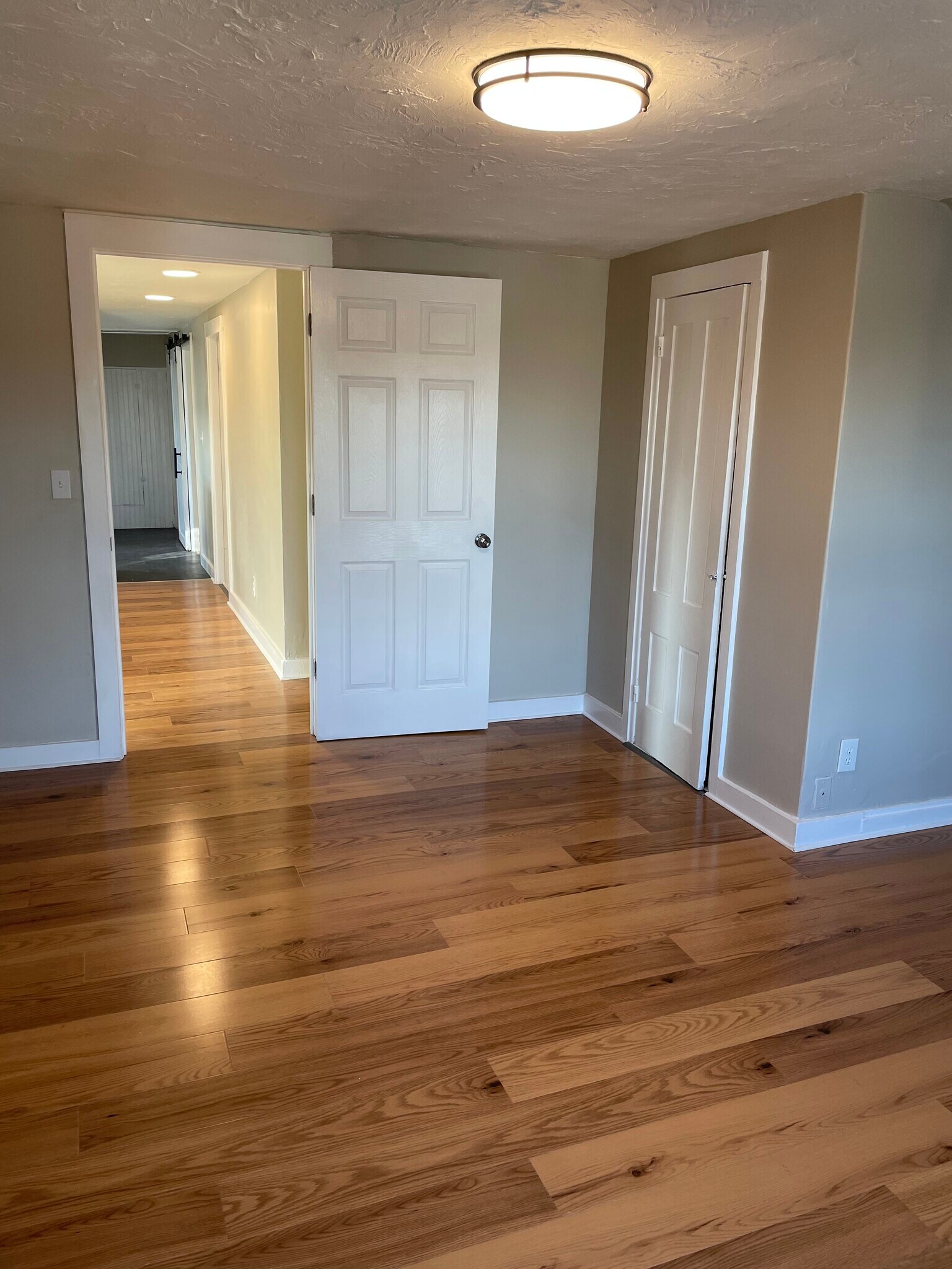 Building Photo - 24 Crown St