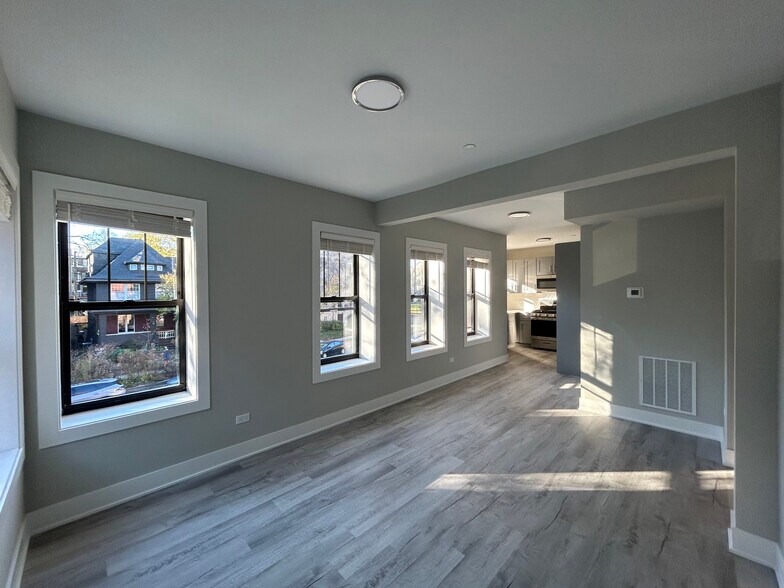 Primary Photo - 1131 Oak Ave