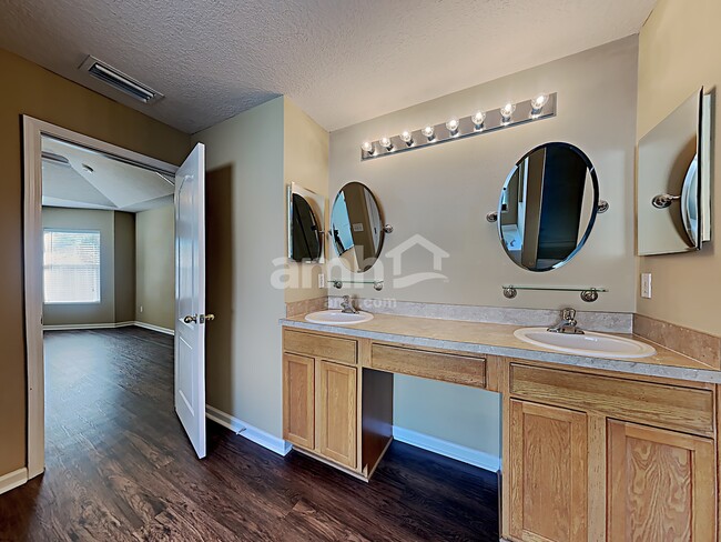 Building Photo - 12227 Sand Lake Ct