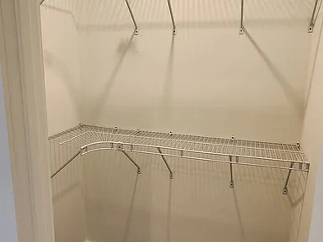 Building Photo - Bright & Modern Newly Built Home!!