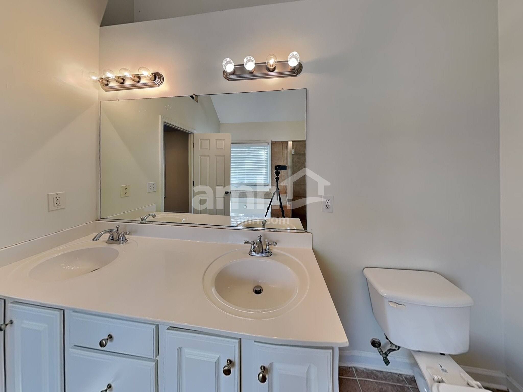 Building Photo - 34 Kodiak Ct