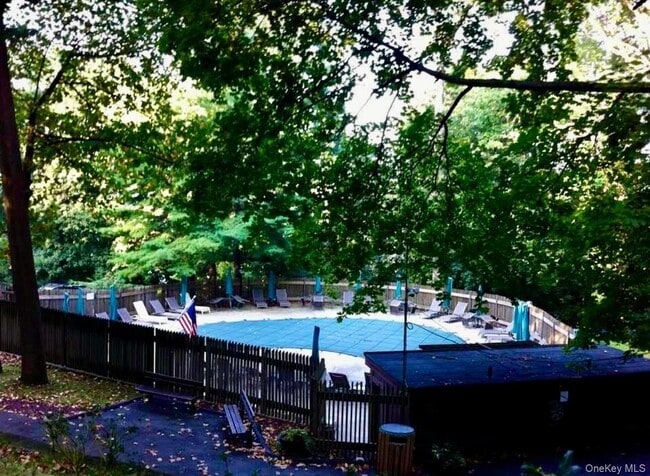 Building Photo - 1 David Ln