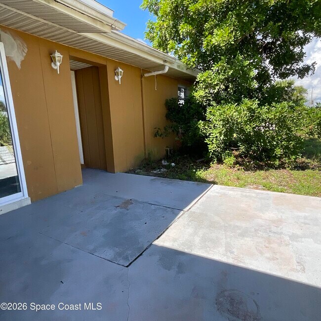 Building Photo - 753 Bianca Dr NE