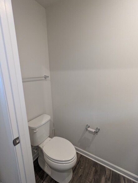 Building Photo - 133 Fernside Ct