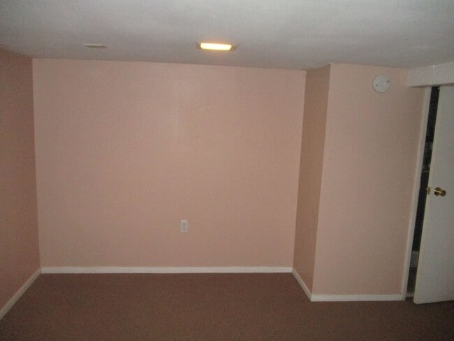 Building Photo - COMING SOON!! 2 Bedroom 1 Bath Bungalow