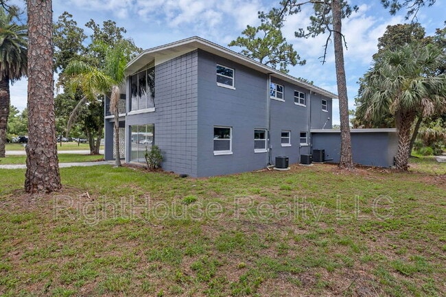 Building Photo - 315 Bayview St