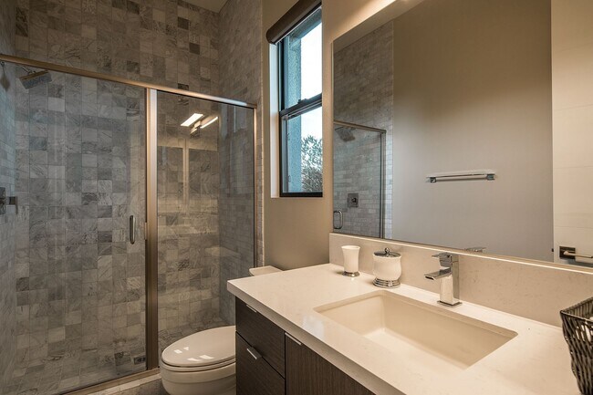 Building Photo - Luxury Home located in The Ridges of Summe...