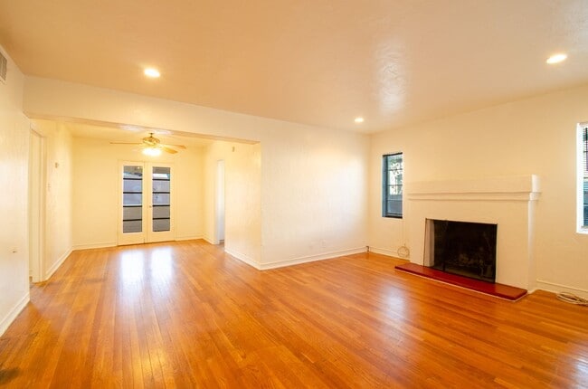 Building Photo - Iconic Sam Hughes Bungalow! Steps away from University of Arizona Main Campus!