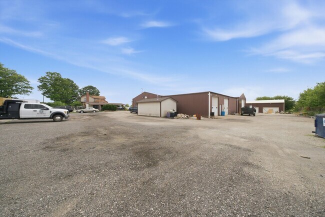 Building Photo - 24134 IL-53