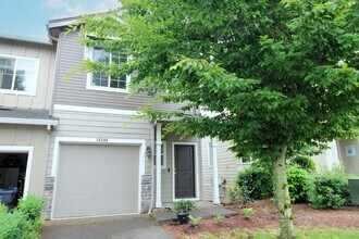 Building Photo - 3 Bedroom Luxury Townhouse in Beautiful Happy Valley