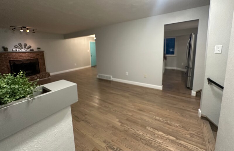 Building Photo - 930 Potter Dr