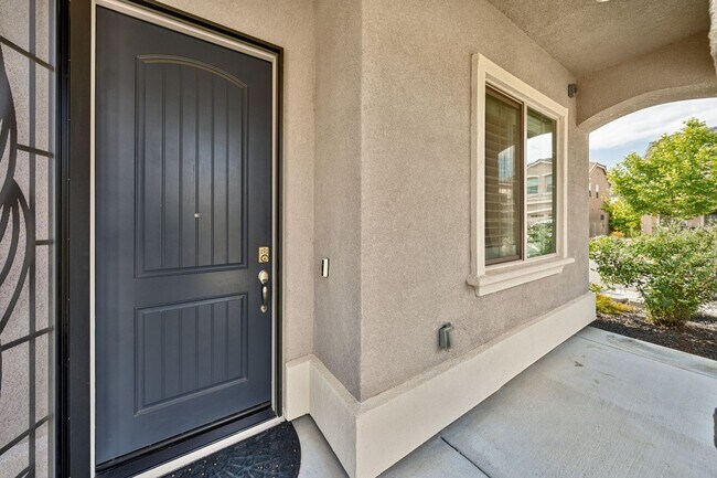 Building Photo - Beautiful Lincoln Home with Solar, 3-Car Garage & Trailer Parking!