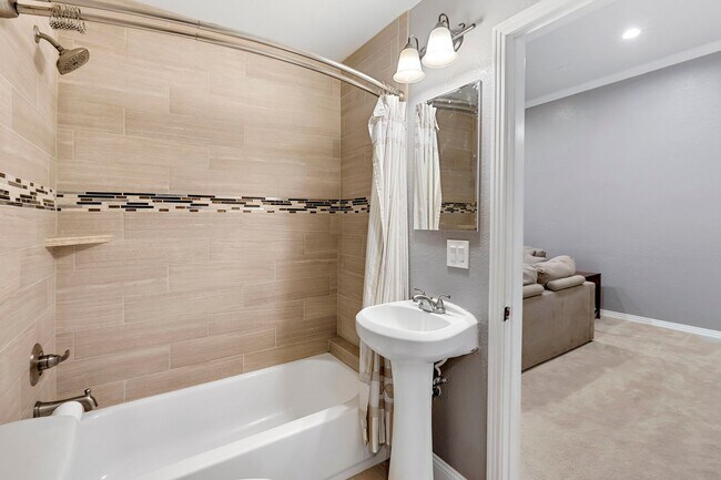 Building Photo - Beautiful Home in Tallyn's Ranch! Special ...