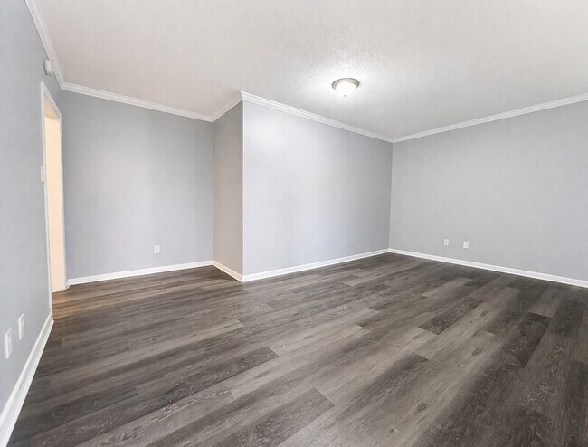 Building Photo - 2012 Enolam Blvd SE