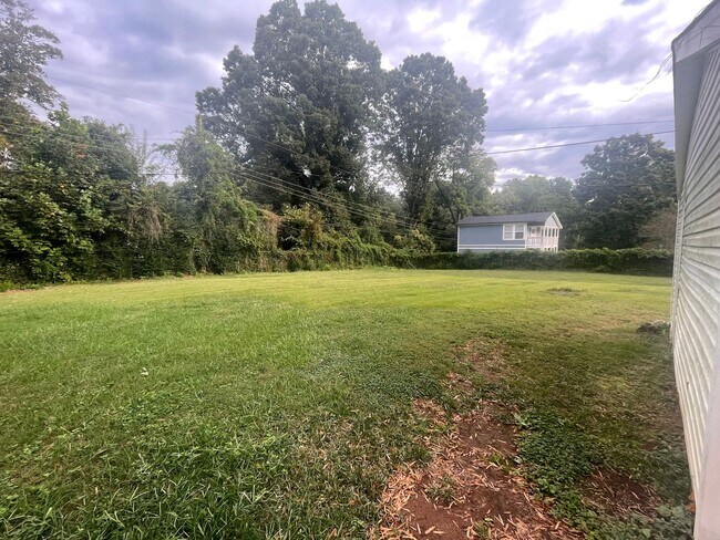 Building Photo - 8224 Douglas Dr