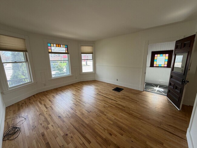 Building Photo - 135-137 North Avenue