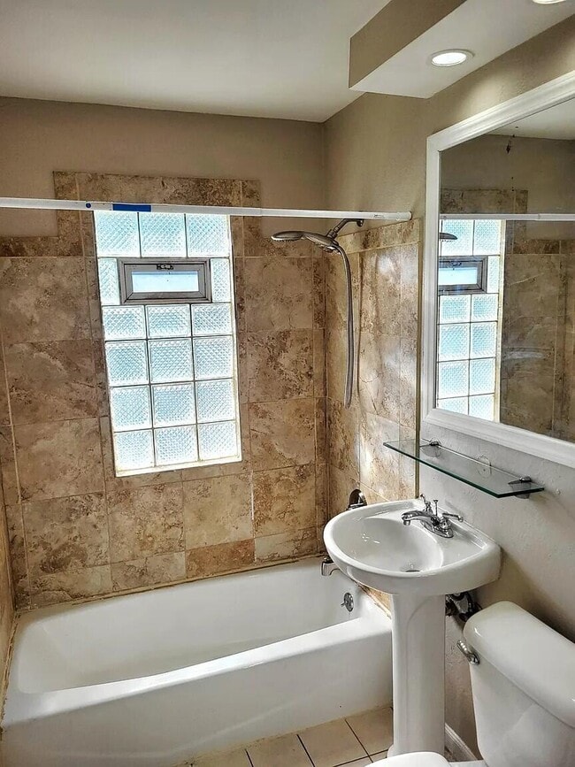 Building Photo - 4515 W Morgan Ave