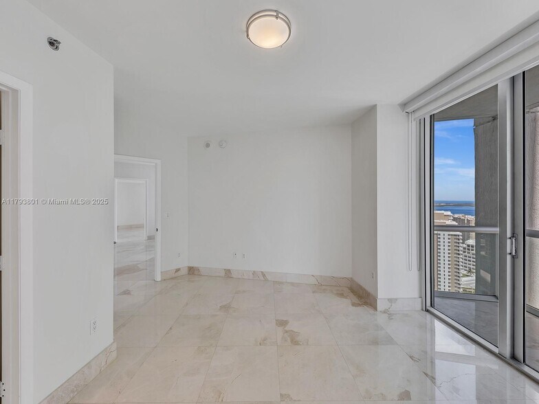 Building Photo - 475 Brickell Ave