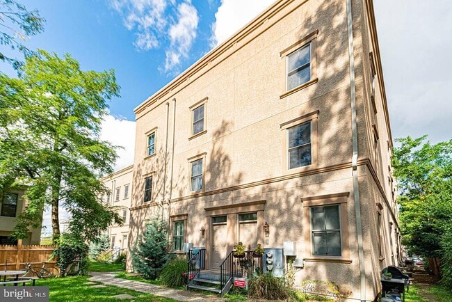 Building Photo - 2012 W Girard Ave