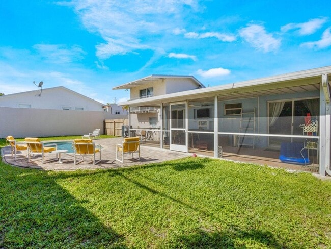 Building Photo - 832 Green St