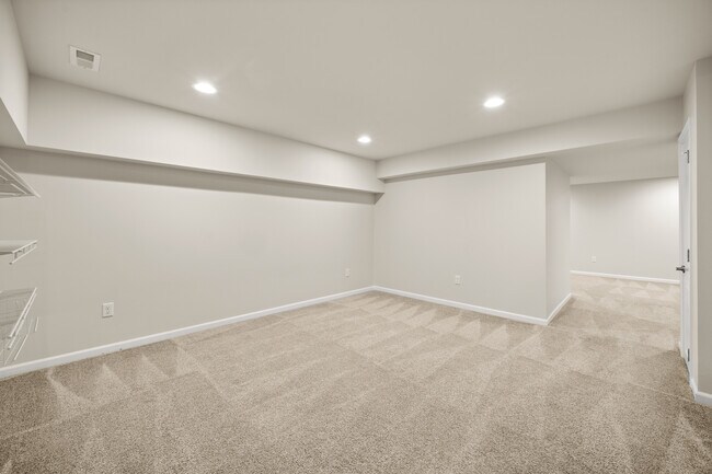 Building Photo - 406 Mary Ann Cir