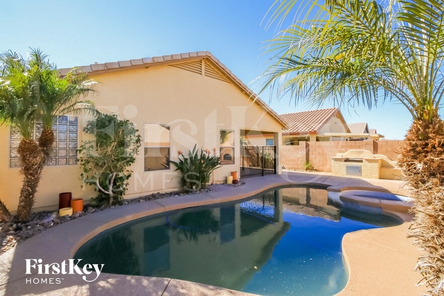 Building Photo - 480 W Dexter Way