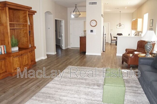 Building Photo - 9753 E Holiday Way