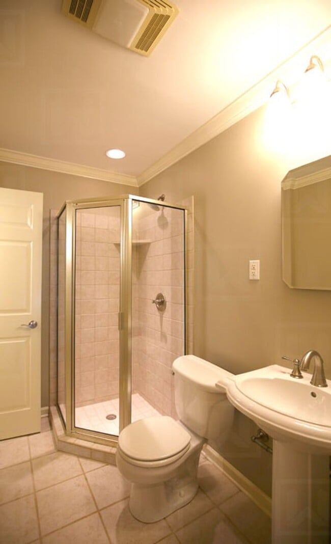 Building Photo - 3-Bedroom 3-Bath Executive Home in Mountain Brook