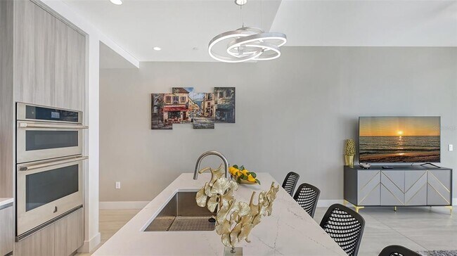 Building Photo - 301 QUAY Cmn