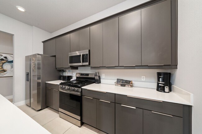 Building Photo - 7740 Sandy Ridge Dr