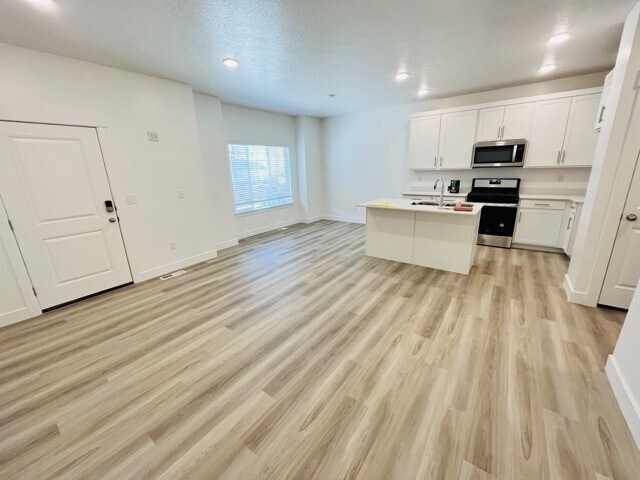 Building Photo - 909 N 1190 E