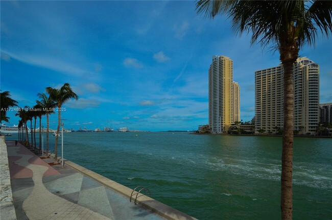 Building Photo - 325 S Biscayne Blvd