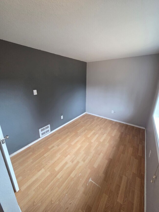 Building Photo - 4058 SE Empress Ct