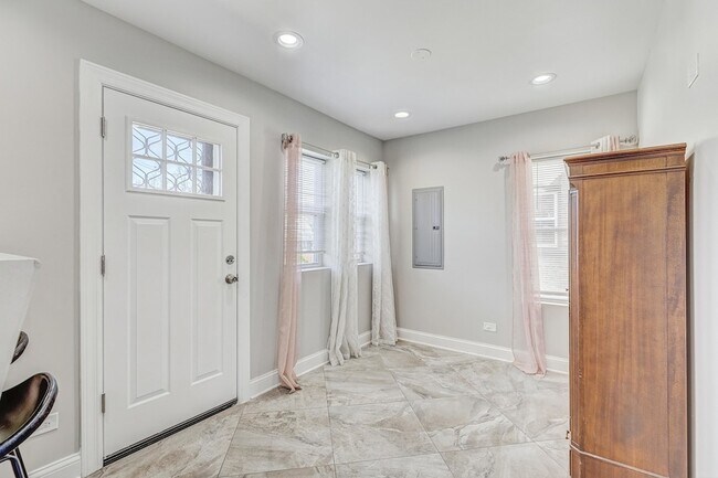 Building Photo - 1644 N 73rd Ct