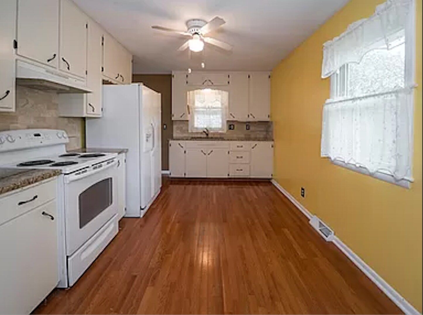 Kitchen - 8120 Burdette St