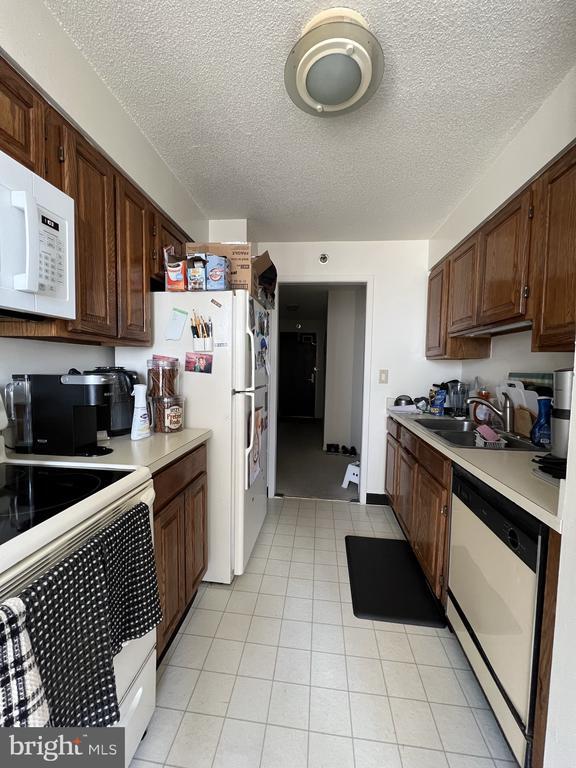 Building Photo - 2020 Walnut St