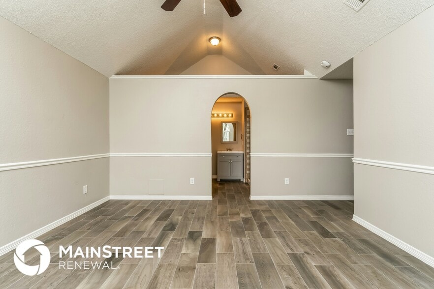 Building Photo - 633 Fern Dr