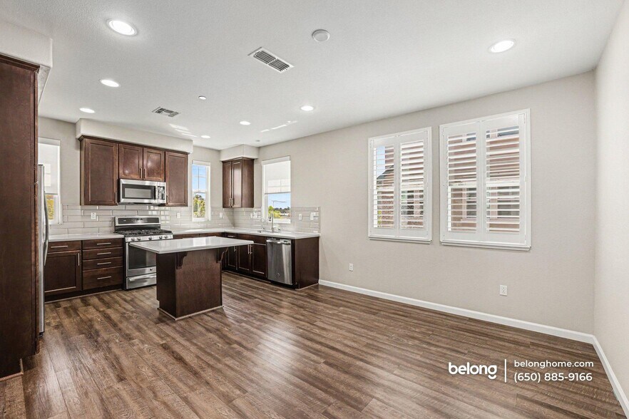 Building Photo - 3989 Portola Cmn