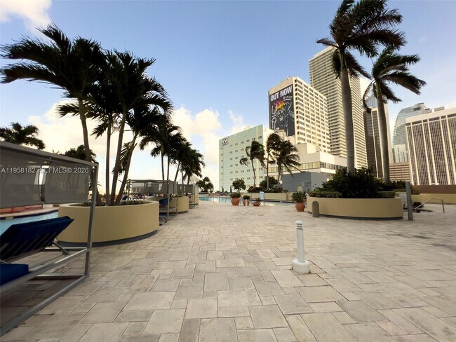 Building Photo - 253 NE 2nd St