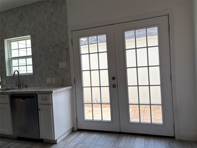Building Photo - 12625 Memorial Dr