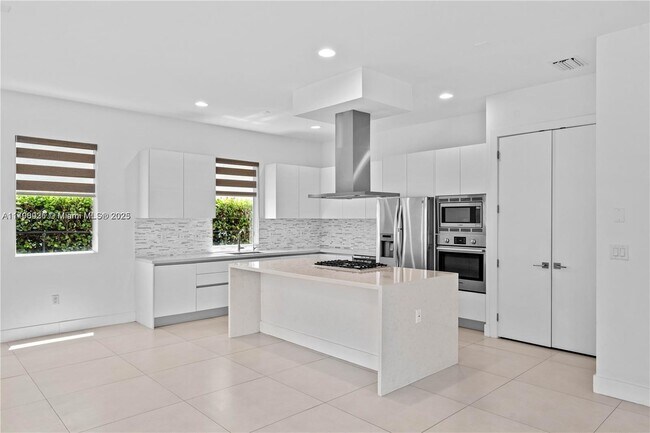 Building Photo - 10067 NW 75th Terrace