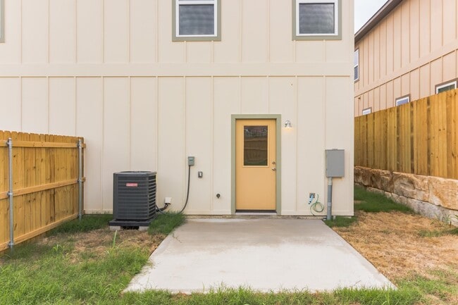 Building Photo - 116 Peruna Dr