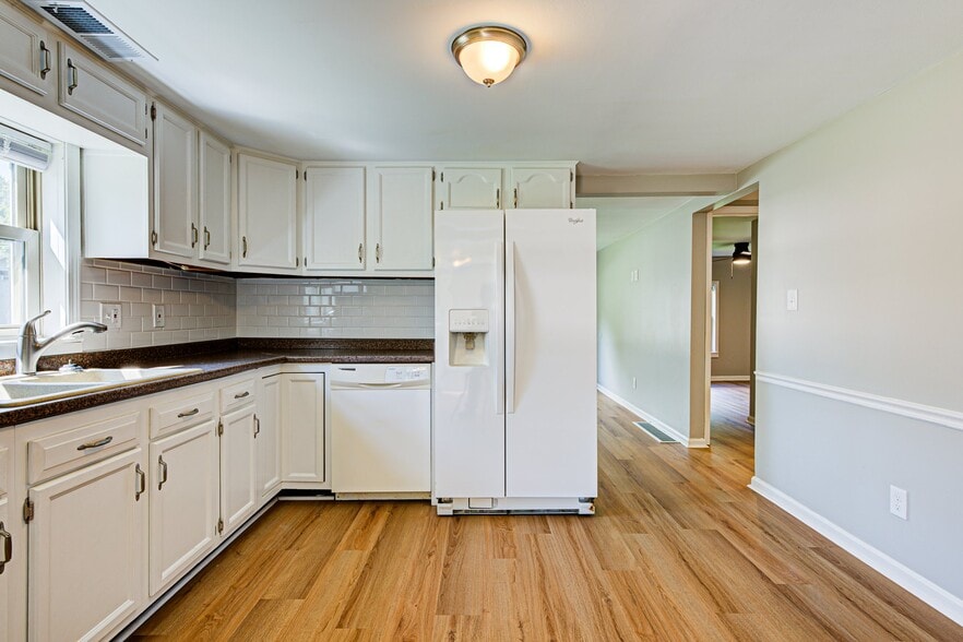 Building Photo - 241 Kahl St