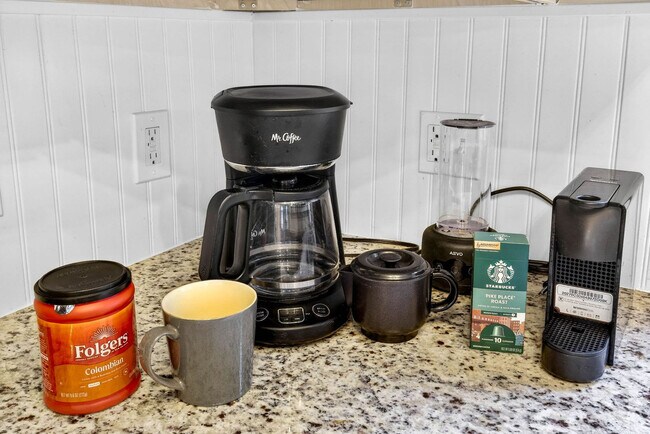 Building Photo - 1317 E Diana St